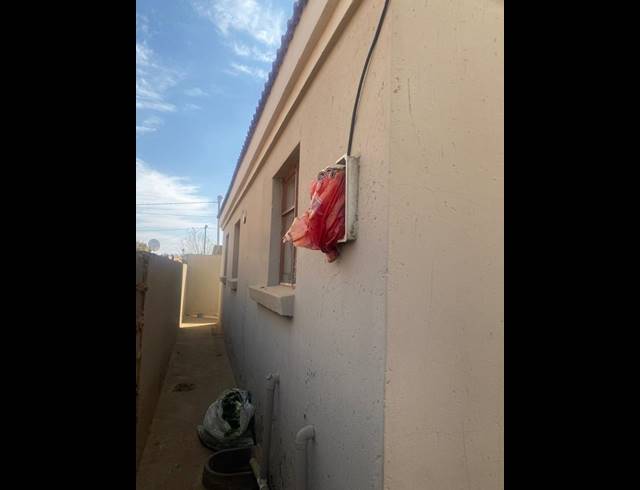 2 BEDROOM HOUSE FOR SALE IN BRAM FISCHERVILLE